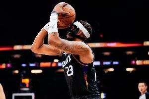 古德温：最后场上太吵没听到教练指令 我本该更早去协防文班