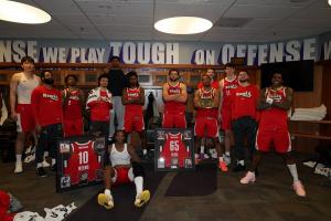 可还满意~混音逆转猛龙905后晒更衣室合照 杨瀚森这练得怎么样？