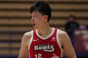 媒体人：杨瀚森进攻端球权相对有限 防守端观感比上一场有提升