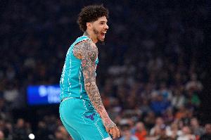 三球：我们很年轻天赋满满为球队感到兴奋 大家像真正的一家人