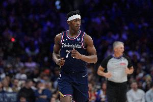 真能抢！埃奇库姆揽下13篮板 另有22分4助攻1抢断入账