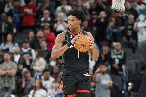 神兵天降！阿门补篮压哨绝杀 17中10砍24分18板&篮板生涯新高