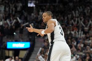 队魂威武！凯尔登全场12中10极致高效 砍24分4板4助攻&正负值+11