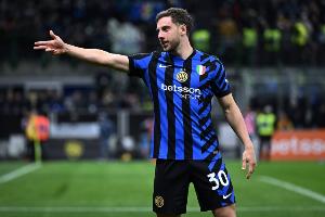 奥古斯托本场染黄，因累计黄牌将在下轮对罗马时停赛