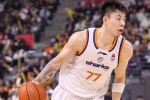 备战今晚沪粤大战！上海4外援+张镇麟+偰李永炜进行了加练