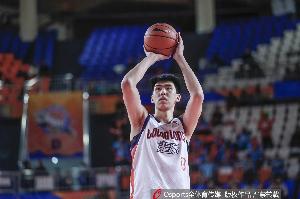 中规中矩！徐昕半场出战13分钟4中3砍6分6篮板