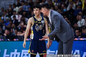 媒体人：广东想摆脱困境需尽快找合适大外换小外 把球权换给徐杰