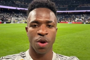 维尼修斯寄语球迷：很高兴取胜+打进2球，希望我们保持这样的状态