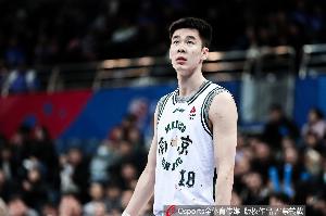 效率不高！郭昊文12中4拿到15分6板8助有5失误 三分7中2