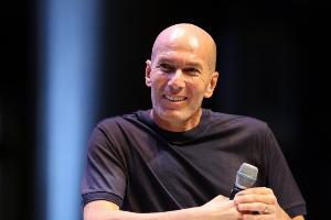 队报：法国足协一直在与齐达内秘密谈判，他接替德尚已基本确定