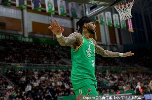 就靠你撑着！莫兰德半场6中4拿下10分14板2助3帽