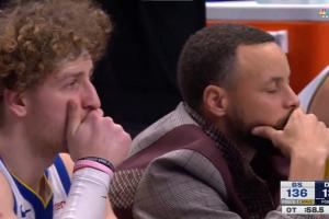 名记：穆迪接受医疗处理时 双方球员都眼含泪水 全场一片沉寂