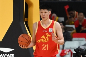 太猛了！胡金秋半场13分钟11中9高效砍下22分4板2断 次节独得18分