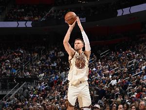 高炮台！波尔津吉斯17中7贡献22分7板5助  罚球7中6