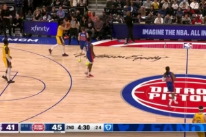 大意了！东契奇被吹走步违例 白白交出球权