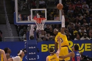 大帽拖哈被裁判吹干扰球！詹姆斯：我已经说了 那球在往下落