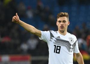 基米希：卡尔在球场上自信且从容 穆西亚拉拥有足坛罕见的特质