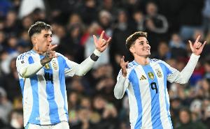 阿尔瓦雷斯：当然想照常踢欧美杯 老将们为国家队做出巨大贡献