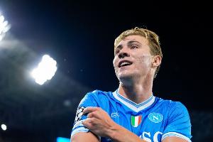 打出身价！23岁霍伊伦一年身价涨1500万，那不勒斯买断总价5000万