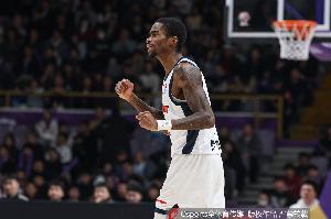 仅需一节！萨姆纳战旧主13中8拿下22分1板3助2断 第三节18分