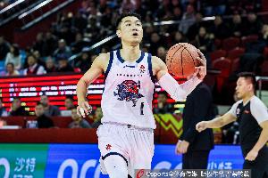 国字号后卫！高诗岩9中7砍下18分9助3断 正负值+16