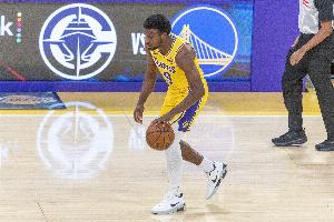 里夫斯谈布朗尼：他进了个关键跳投 他很努力&只需要比赛经验