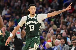 自己可劲儿抡吧！罗林斯26中13&三分12中6空砍生涯新高36分