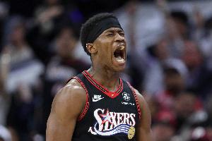 开场就燃起来！埃奇库姆比赛第一攻拉杆上进展现腰腹力量！